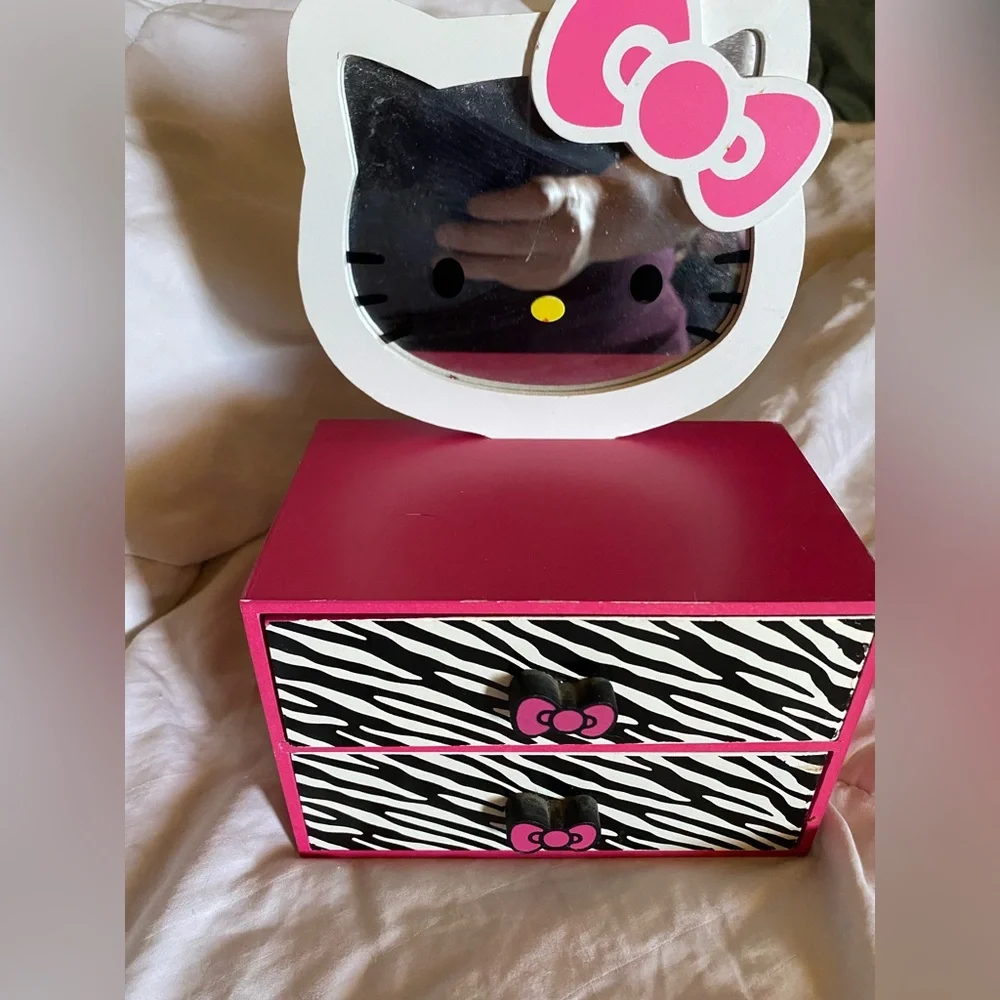 Hello Kitty Pink and Zebra Jewelry Box - Picture 4 of 12